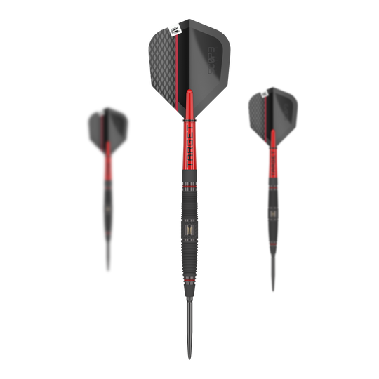 Target Scope 04 Swiss Point steel darts Auf dem Bild sind drei Steeldarts des Modells "Target Scope 04 Swiss Point" zu sehen. Die Darts haben ein modernes Design in Schwarz und Rot mit auffälligen Details.