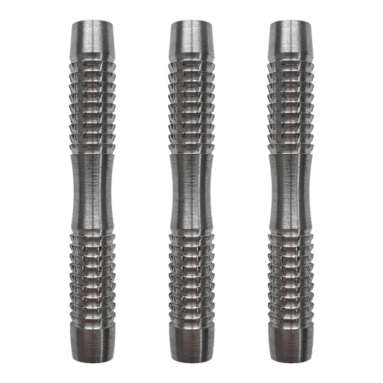 McDart Blank Shark soft dart barrels Das Bild zeigt drei silberne McDart Blank Shark Softdart-Barrels. Sie haben eine geriffelte Oberfläche für besseren Halt.