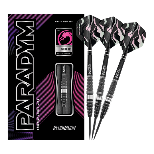 Red Dragon Paradym Torpedo Steel Darts Das Bild zeigt die Red Dragon Paradym Torpedo Steeldarts zusammen mit ihrer Verpackung. Die Darts haben ein schwarz-silbernes Design und sind für Präzision und Langlebigkeit bekannt.