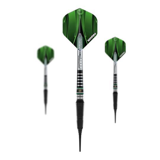 Winmau Sniper Black 2025 soft darts - 20g Das Bild zeigt drei Winmau Sniper Black 2025 Softdarts mit einem Gewicht von 20g. Die Darts haben grüne Flights und ein schwarzes, silbernes Barrel-Design.