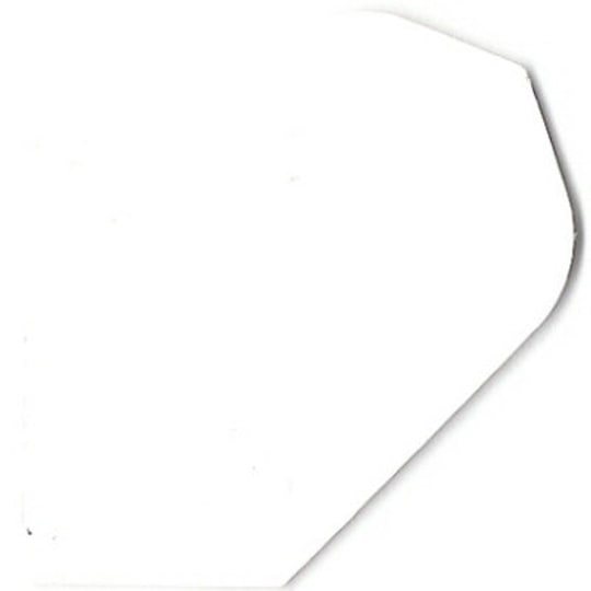 pr8 Das Bild zeigt ein weißes, polygonales Dartflight ohne Muster oder Beschriftung. Es handelt sich um das Produkt "Poly-Plain Flights PR8".