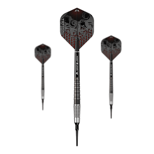 Mission Makara M2 soft darts - 20g Auf dem Bild sind drei Mission Makara M2 Softdarts mit einem Gewicht von 20g zu sehen. Die Darts haben schwarze Flights mit einem dekorativen Muster und silber-schwarze Griffe.