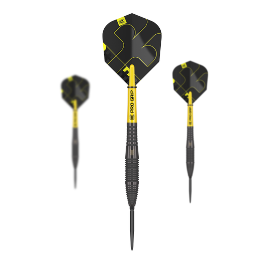 Target Bolide Void 05 Swiss Point steel darts Das Bild zeigt drei Target Bolide Void 05 Swiss Point Steeldarts. Die Darts haben ein schwarzes Design mit gelben Akzenten und der Aufschrift "Pro Grip" auf dem Schaft.